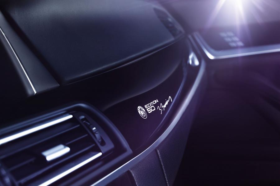 Детали интерьера Alpina B5 Bi-Turbo Limousine Edition 50 (F10) 2015 года  (фото 17 из 26)